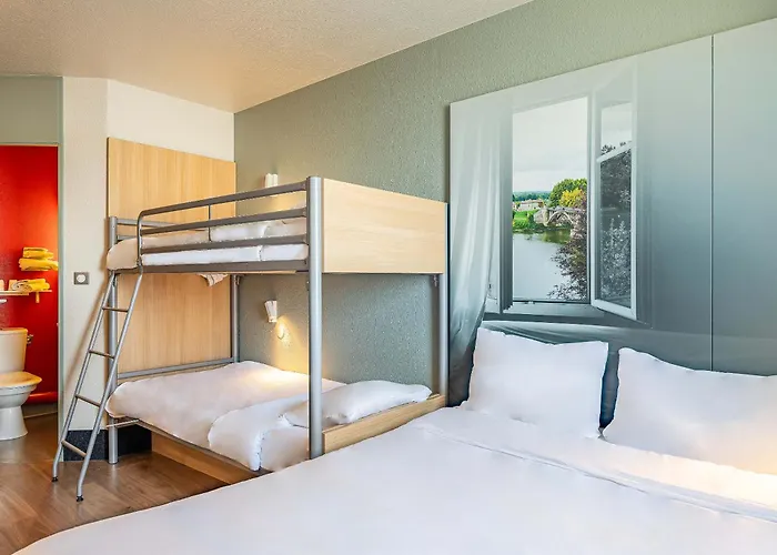 Poitiers 1 Futuroscope 2*